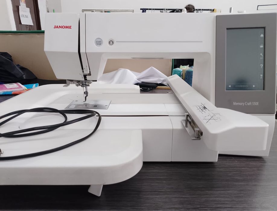 Продаётся вышивальная машинка JANOME
