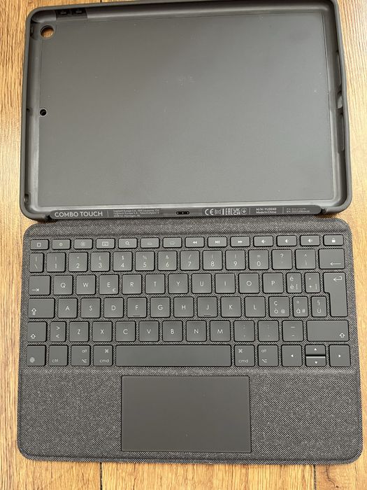 Husa cu tastatura pentru Ipad (generatiile 7,8 si 9)