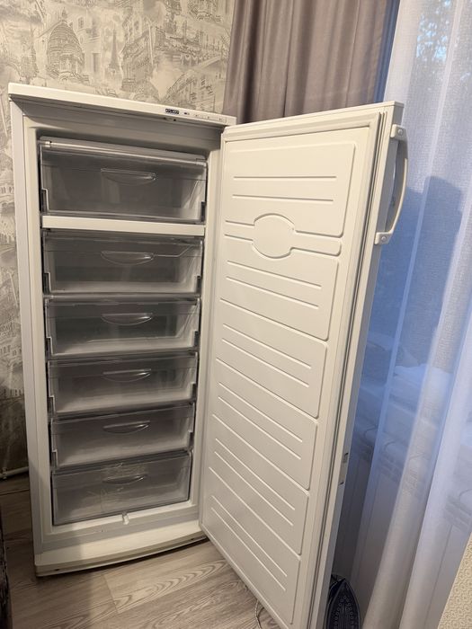 Продам морозильник Atlant