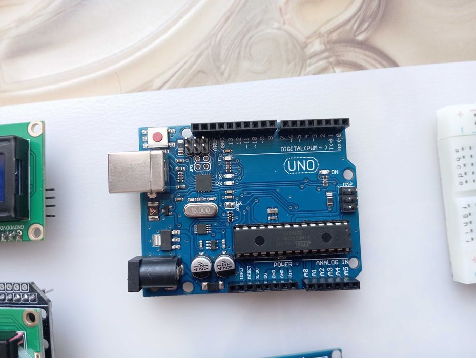 Arduino UNO комплект 80+ компонента
