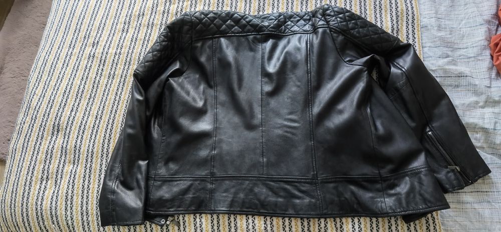 Vând geaca piele