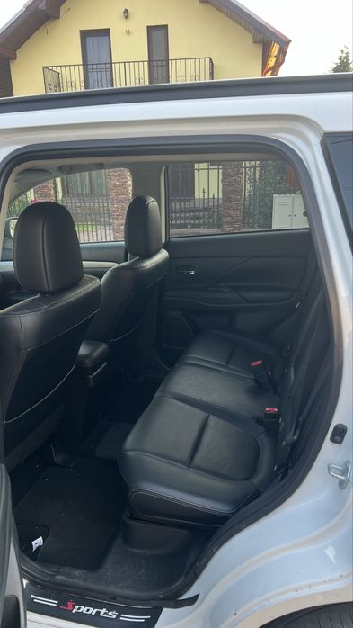 Vând Mitsubishi Outlander 2015 PHEV 2.0 Plug-in Hybrid