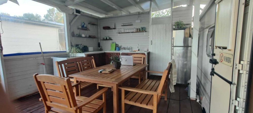 Каравана под наем в къмпинг Китен на метри от водата и пясъка