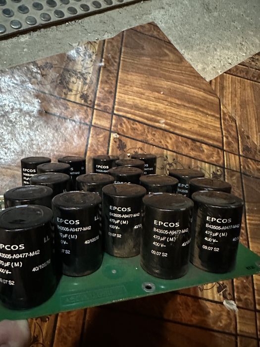 Condesatori/Placi /componente electronice / EPCOS 470uf 400 v buc