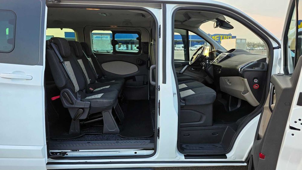 Ford Tourneo Custom 2,2 TDCI, 155 CP, 9 Locuri, 2016, Model lung