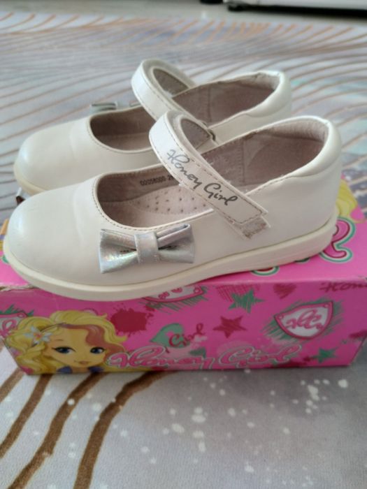 Продам детскую обувь