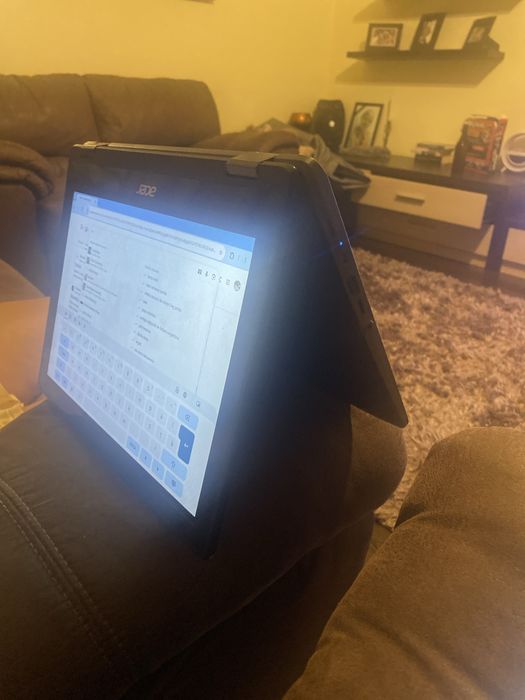 Vind chrome book  in stare foarte buna