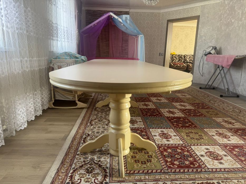 Стол для гостиной