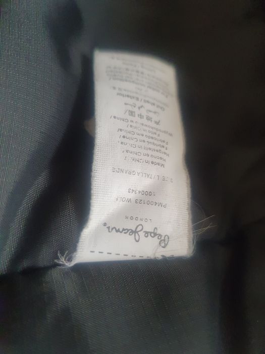 Vând gecă groasă .