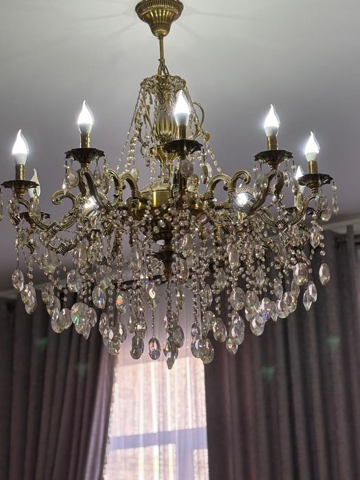 Люстра для зала в отличным состоян