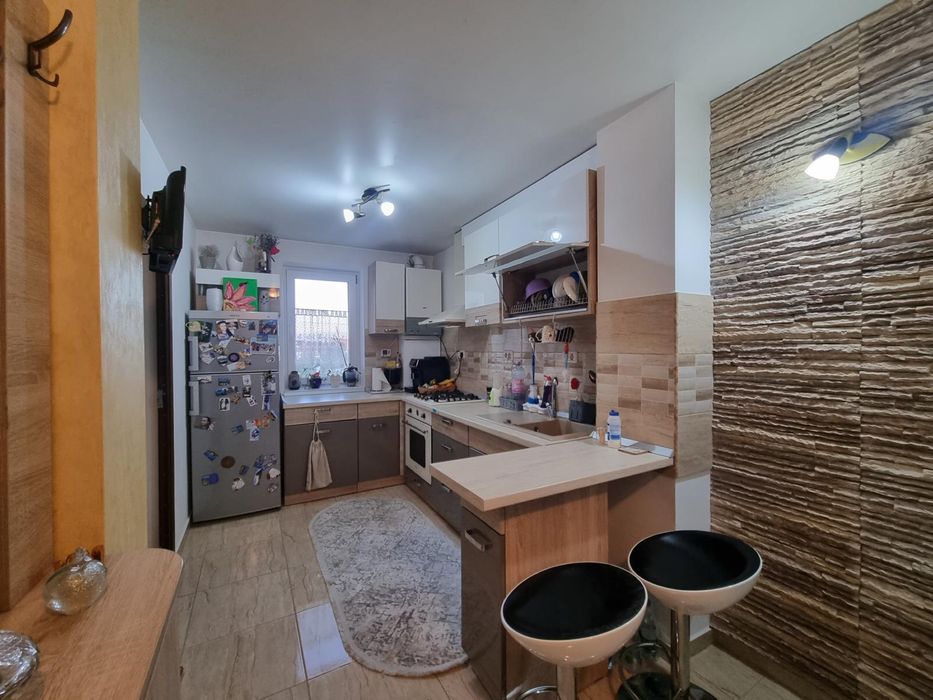 Apartament 3 camere  de vanzare