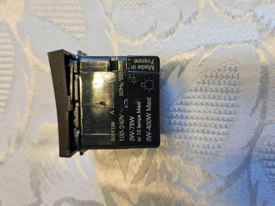 LED бутонен димер Bticino Classia RG4411