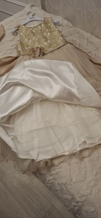 Продам детское вечерние платье.