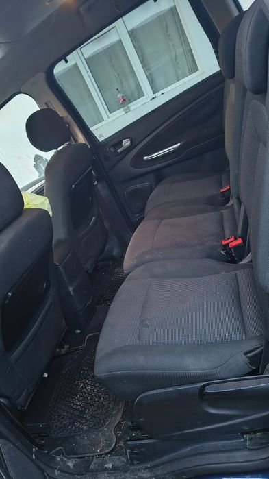 Vând Ford Galaxy 2.0D