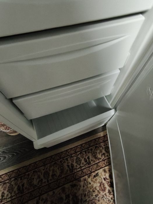 Морозилка Indesit