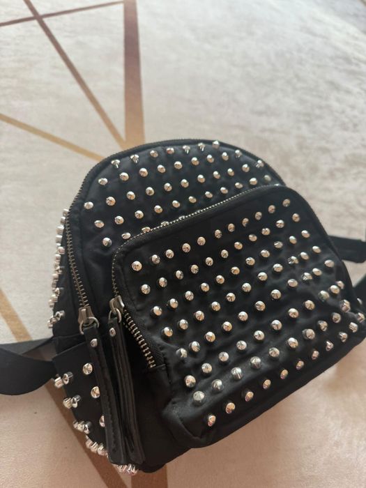 Дамска раница черна