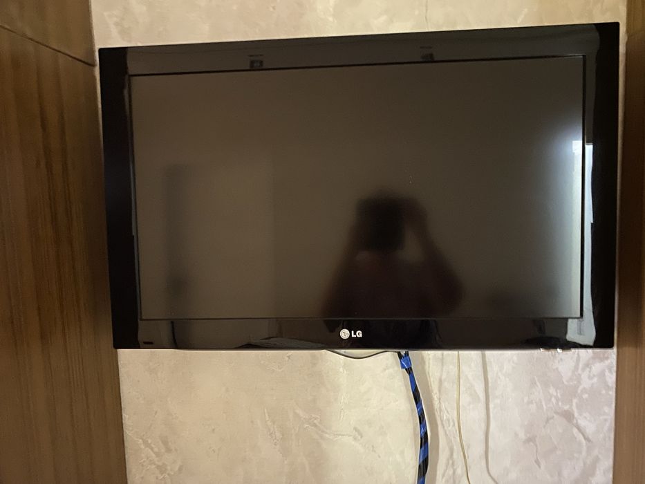 Продаю телевизор LG 81 диогональ