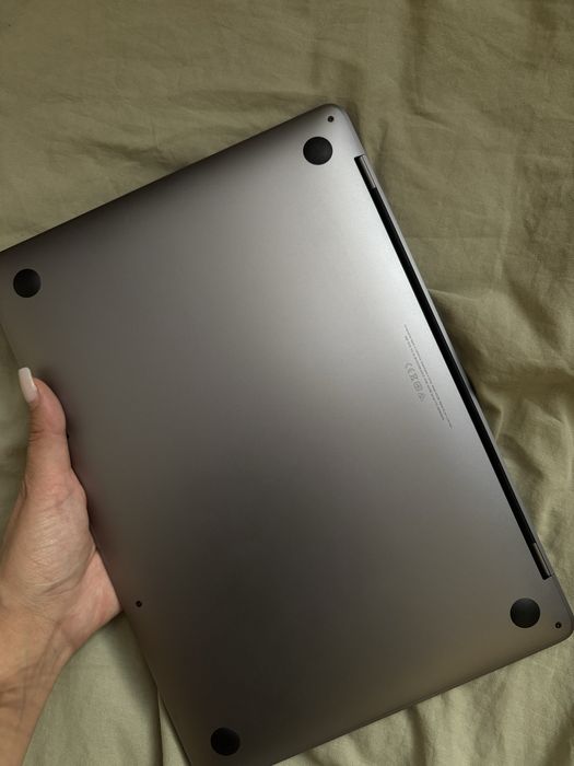 Продам MacBook Pro 13 (2020) M1 с Touch Bar