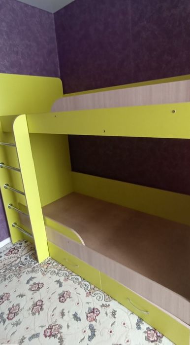 Двухъярусная кровать