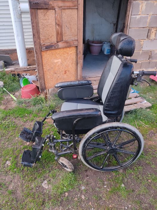 Продам инвалидную коляску