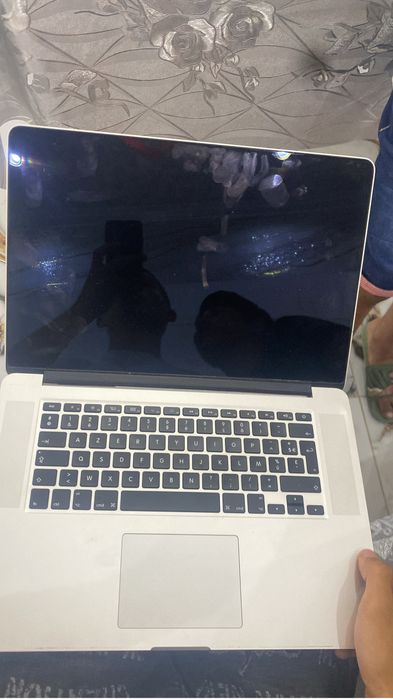 Vand doua macbook pro m14 2023 pentru piese