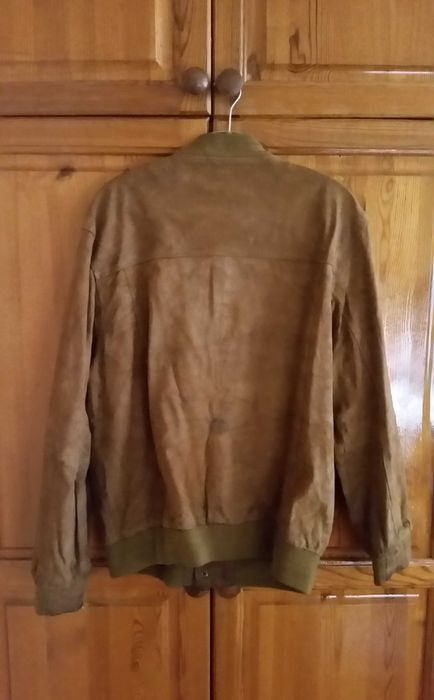 Кафяво кожено яке .