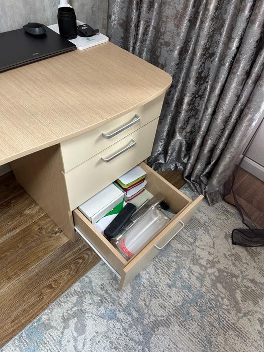 Стол письменный