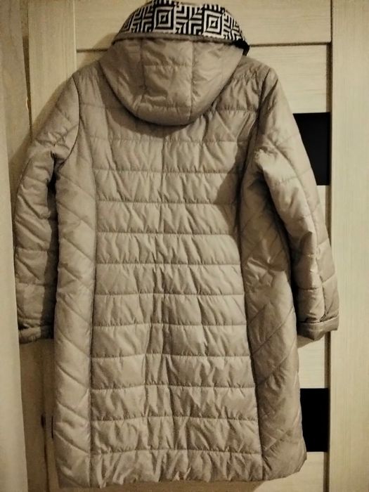 Продам демисезонное пальто.