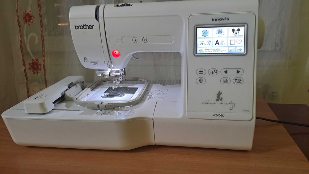 Masina de brodat m240ed