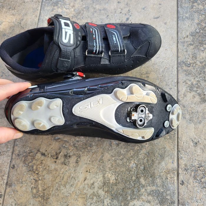 Vand pantofi/adidasi ciclism Sidi 43