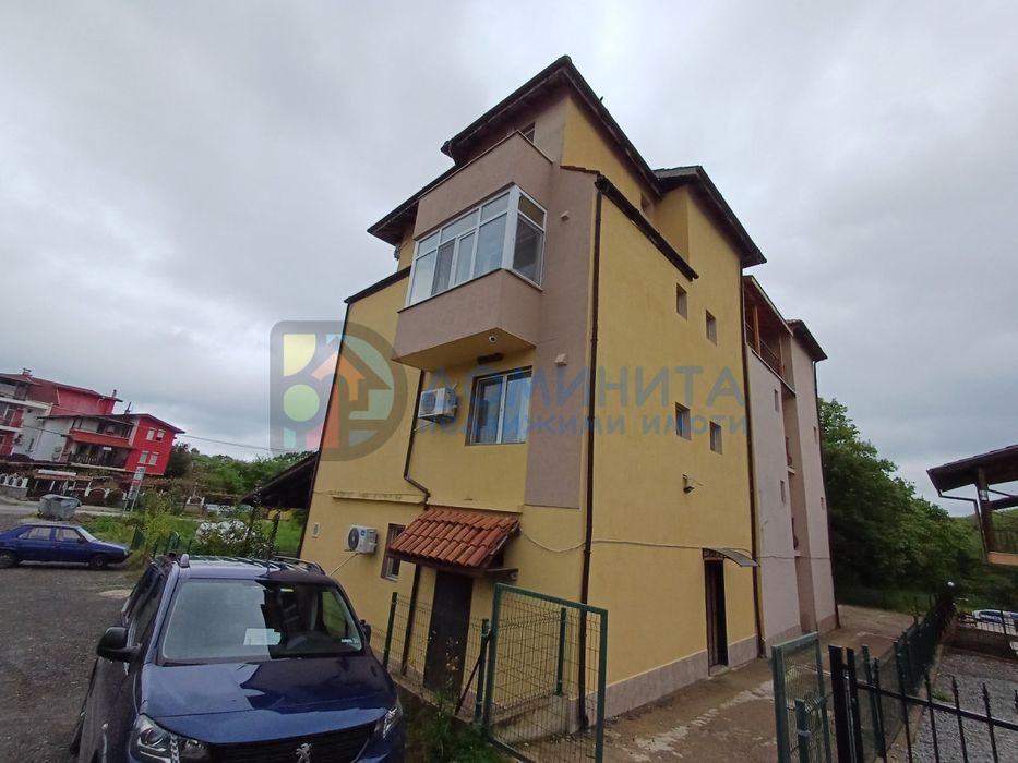 Двустаен апартамент, напълно обзаведен. Луксозно изпълнение