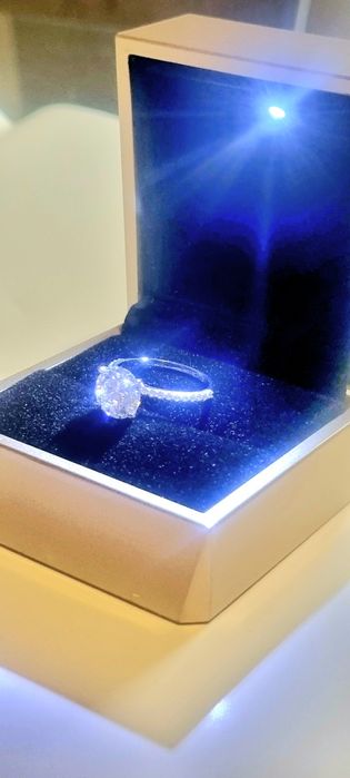 Inel diamant ,design elegant  3,36Ct,aur alb,Round Brilliant