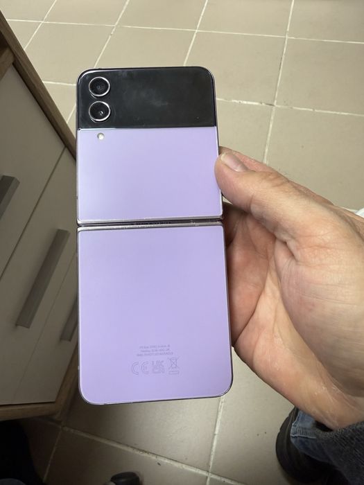 Samsung Galaxy Z Flip 4 - с дефект