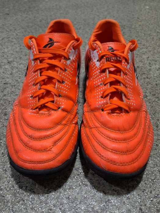 Krossovka (Sarakanoshka) sotiladi