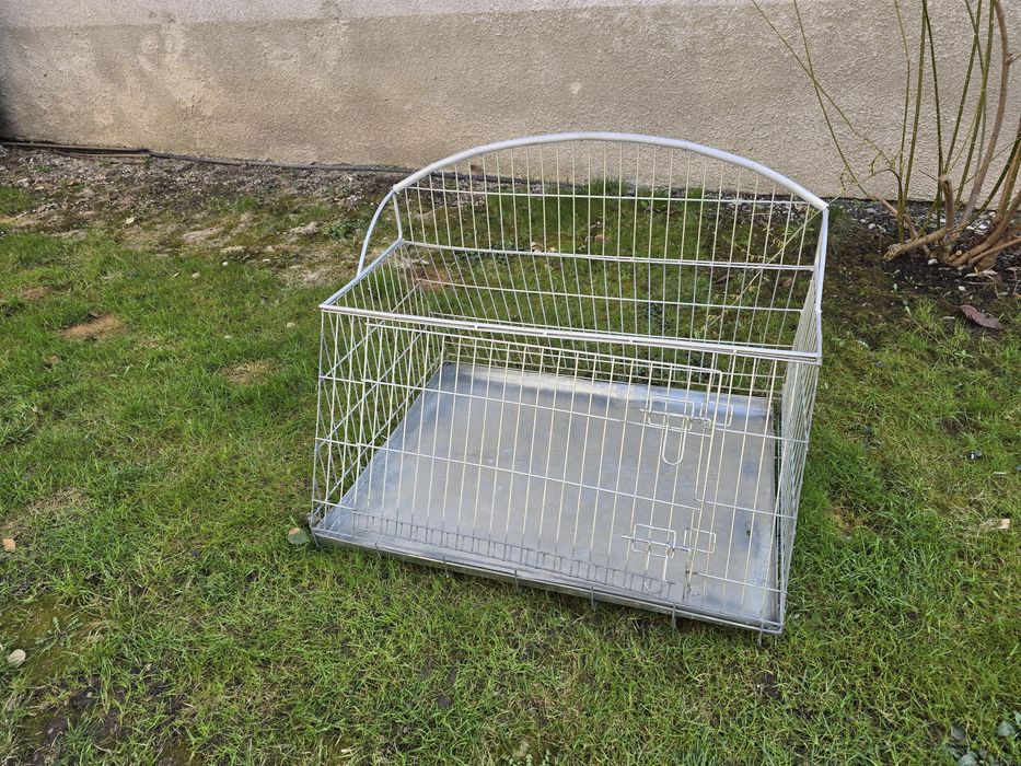 Cușcă pentru cățel pentru portbagajul mașinii