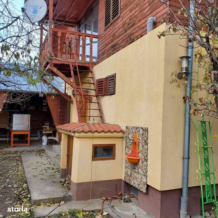 Casa Paulesti Langa Scoala Central