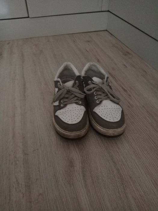 Кроссовки Nike серо белые