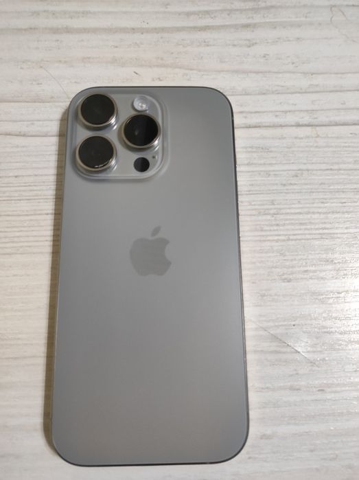 iPhone 16 pro почти новая