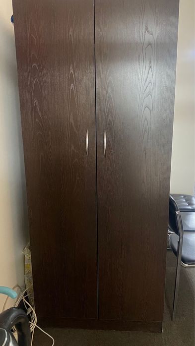 Для офиса стулья, шкафы, парты