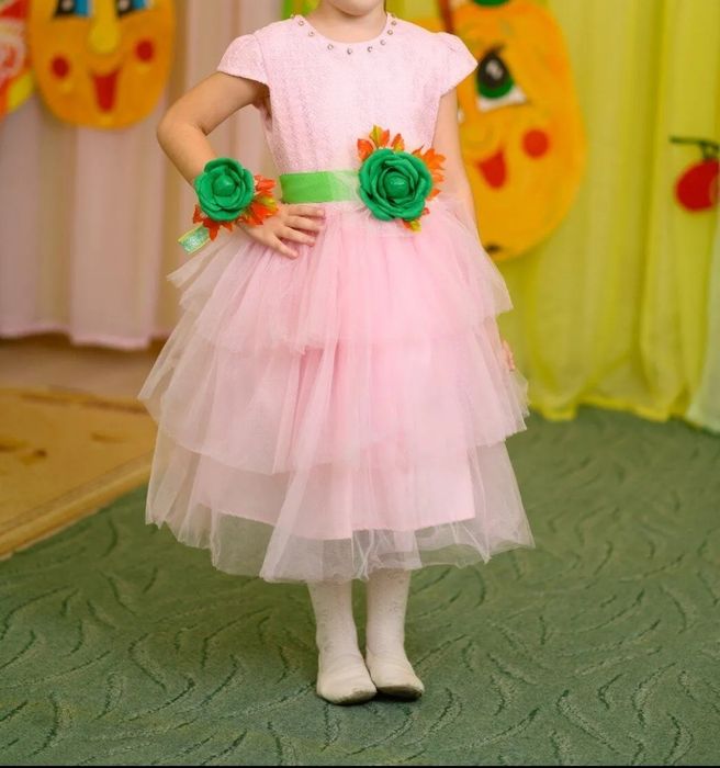 Продам платья на девочку