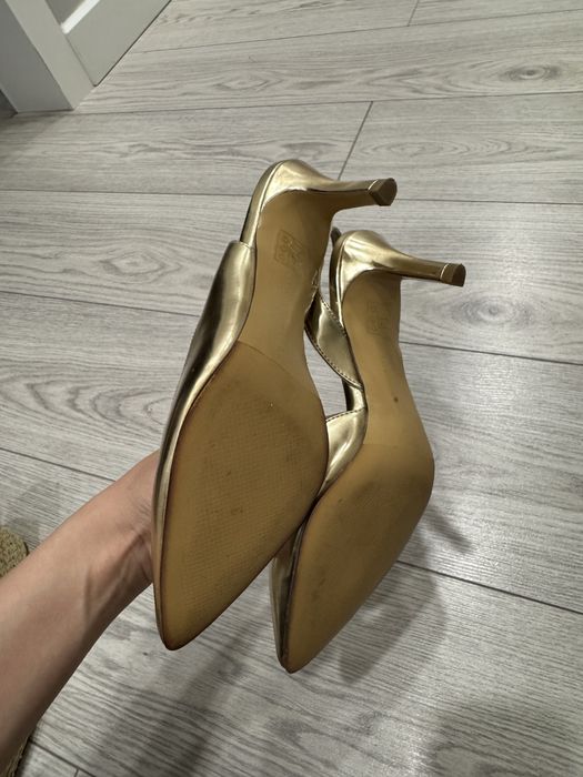 Туфли от charles & keith 36 размер