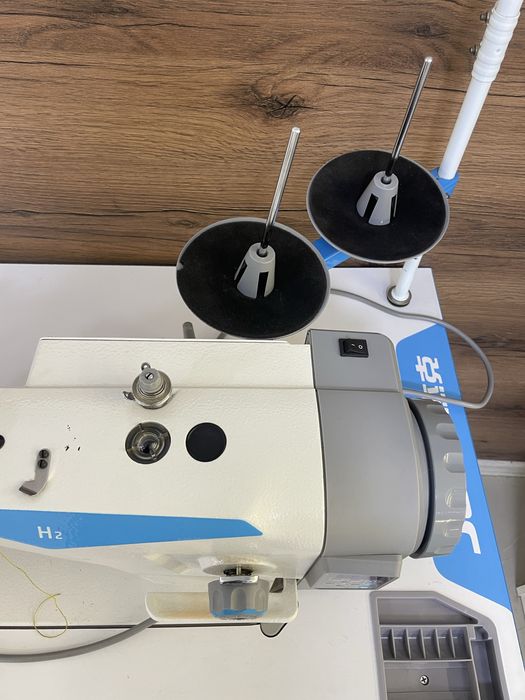 Швейная машина Jack