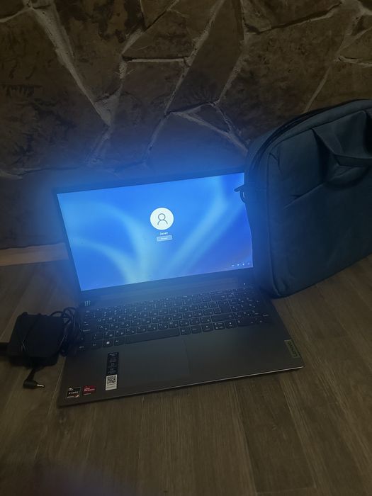 Продавам лаптоп на lenovo IdeaPad 3