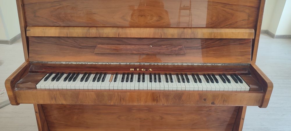 Продам пианино Рига