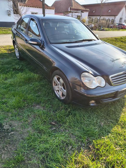 Mercedes-Benz C200