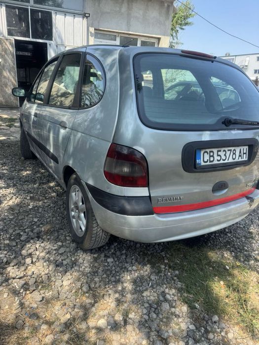 Автомобил Renault