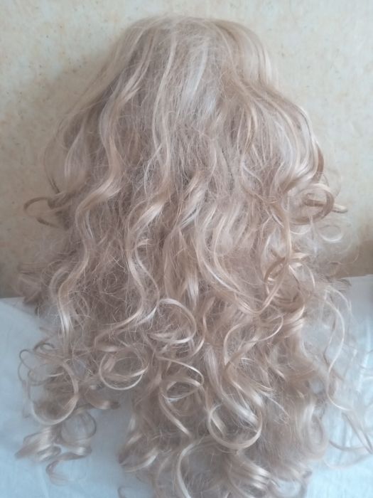 Продам парик .г Рудный.