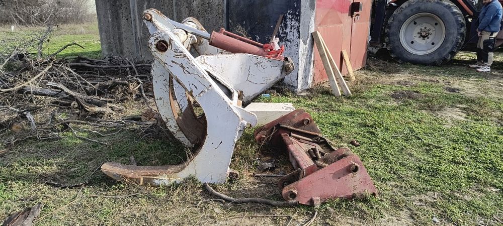 Vând graifer forestier pentru tractor