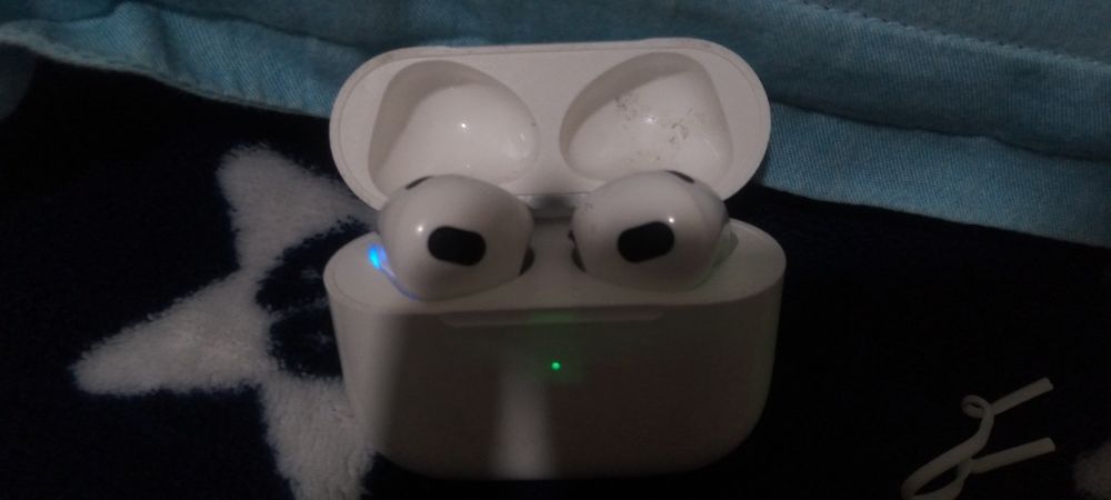 Продам Airpods 3