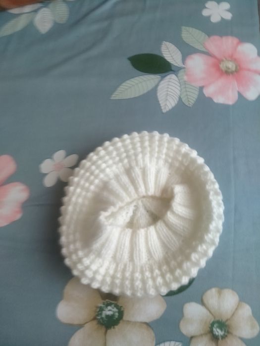 Продам берет белый новый